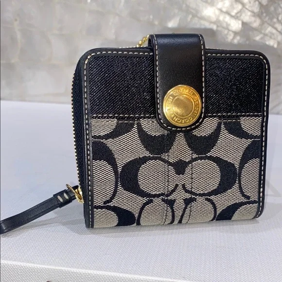Coach Signature Black and Cream Wallet Vintage y2k coach purses ♡ | 2000s Vintage Coach cream  main image 2